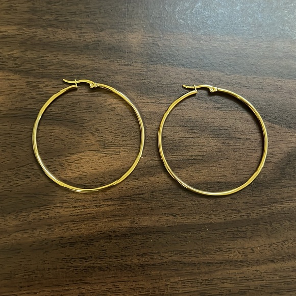 Gold plated stainless steel hoop earrings - Picture 3 of 3